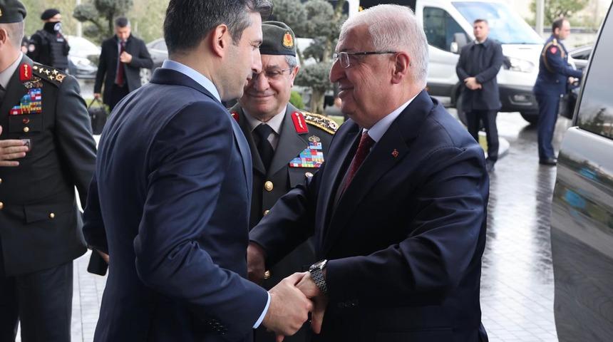 Bakan G&uuml;ler, belgesel g&ouml;sterimine katıldı