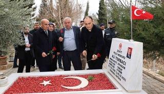Deprem şehidi polis memuru Ali Torbacı, mezarı başında anıldı