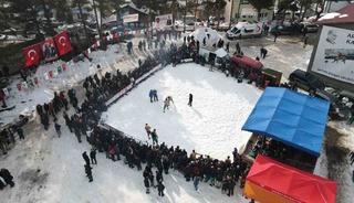 Artvin&rsquo;de 300 yıllık kar &uuml;st&uuml; karakucak geleneği yaşatılıyor