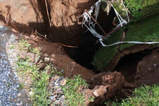 Eski su kuyusunun olduğu yol &ccedil;&ouml;kt&uuml; obruk oluştu 2