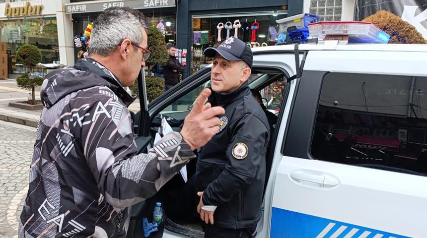 ATM&rsquo;de bulduğu 4 bin 900 TL&rsquo;yi polise teslim etti