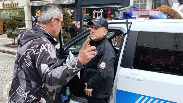 ATM’de bulduğu 4 bin 900 TL’yi polise teslim etti