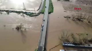 Manisa Salihli'de sel! Yol ulaşıma kapatıldı