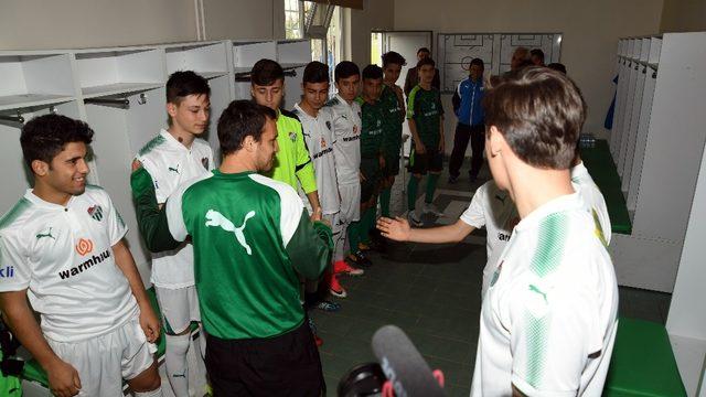 Bursaspor’un yıldızı Batalla, U15 takımı ile çalıştı