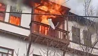 Yer: Bursa! 2 katlı kerpi&ccedil; ev alev alev yandı