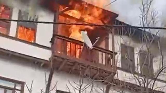 Yer: Bursa! 2 katlı kerpiç ev alev alev yandı