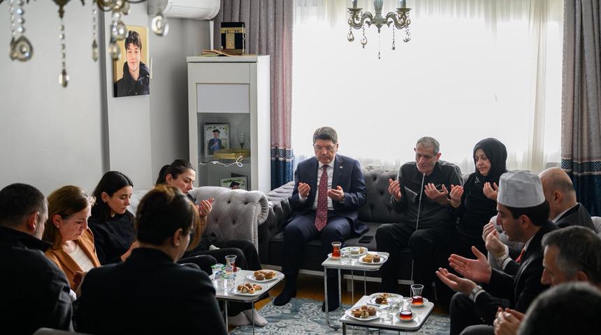 Adalet Bakanı Tun&ccedil;'tan Atlas &Ccedil;ağlayan'ın ailesine ziyaret