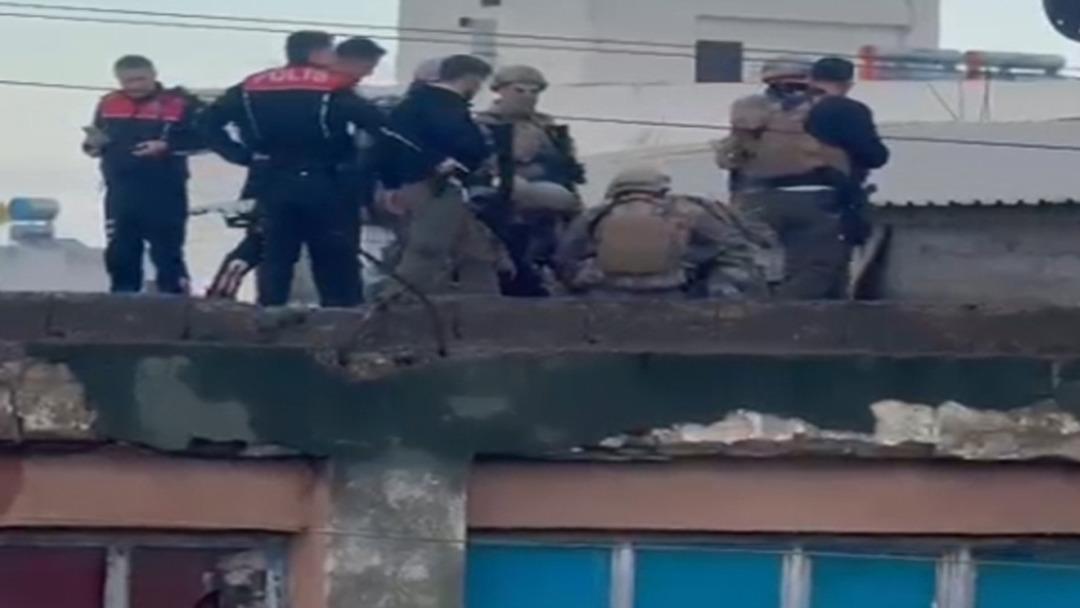 &Ouml;fkeli adam dehşet sa&ccedil;tı! Eski iş yerini bastı, dedikodu yapan 4 arkadaşını yaraladı: &Ccedil;atıda &ouml;zel harekat polislerine direndi 1