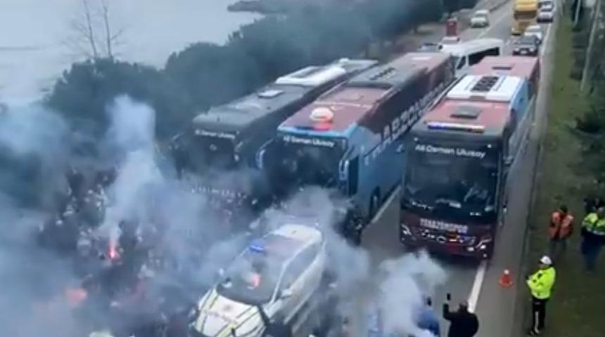 Trabzonspor'da bardak taştı! Otob&uuml;se yine saldırı