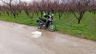 Bursa'da motosiklet çukura düşerek devrildi: 1'i ağır 2 yaralı
