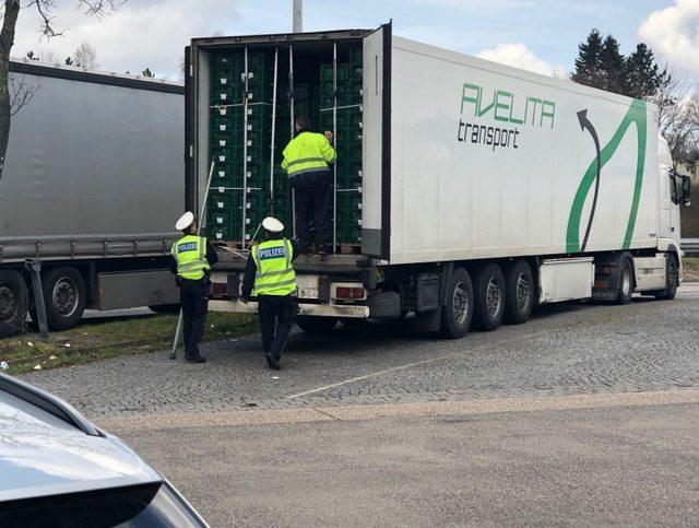 Almanya’da soğutucu kamyonunda, ölmek üzere olan 8 mülteci bulundu