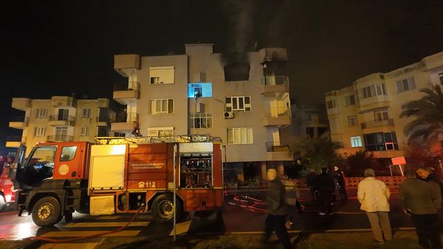 Mersin'de ev yangını! Ekipler sevk edildi