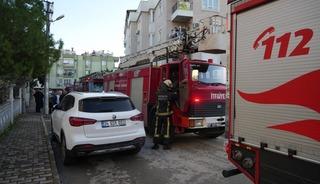Yangına uykuda yakalandı, alevlere m&uuml;dahale ederken yaralandı