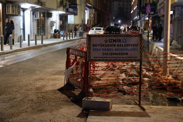 Isırarak kopardığı kulağın par&ccedil;asını su birikintisinde buldular! İzmir de akılalmaz kavga 7