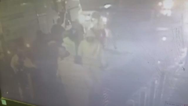 Isırarak kopardığı kulağın par&ccedil;asını su birikintisinde buldular! İzmir de akılalmaz kavga 6