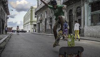 Oteller kapanıyor, &ccedil;alışma saatleri değişiyor! Trump'ın kararı bir &uuml;lkedeki her şeyi değiştirdi