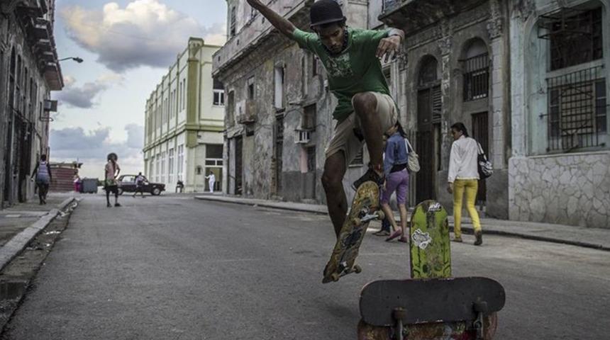 Oteller kapanıyor, &ccedil;alışma saatleri değişiyor! Trump'ın kararı bir &uuml;lkedeki her şeyi değiştirdi