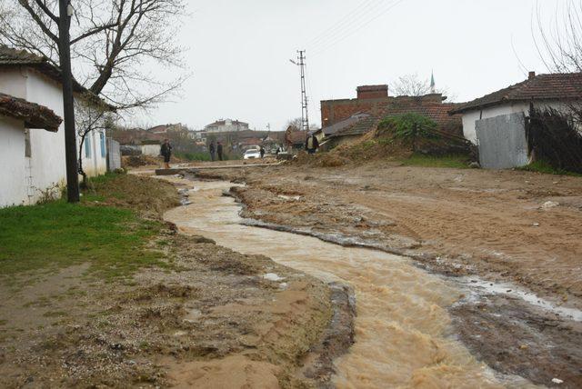 Edirne'de aşırı yağışlar su baskınlarına neden oldu