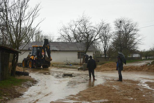 Edirne'de aşırı yağışlar su baskınlarına neden oldu