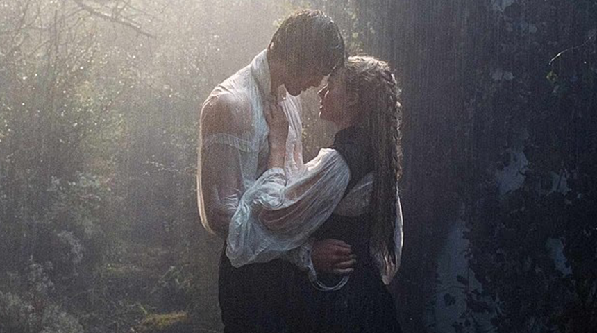 Margot Robbie'den 'Uğultulu Tepeler' itirafı: Her yerde &ouml;p&uuml;şt&uuml;k