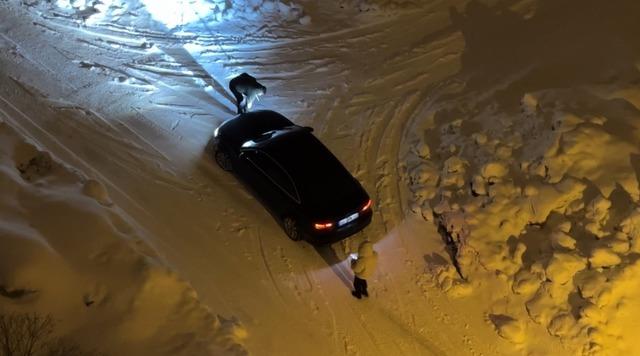 Y&uuml;ksekova&rsquo;da kar yağışı: Ara&ccedil;lar imece usul&uuml; kurtarıldı 3