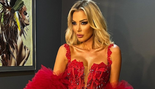 Baştan aşağı transparan giydi! Sosyal medya onu konuştu