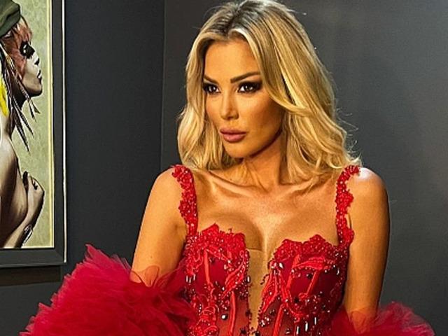 Baştan aşağı transparan giydi! Sosyal medya onu konuştu