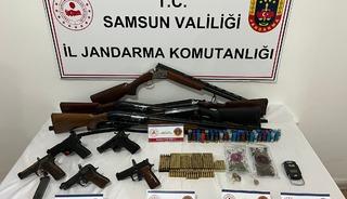 Samsun'da uyuşturucu ve silah ka&ccedil;ak&ccedil;ılığı operasyonu! 3 zanlı yakalandı