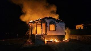 Çorum'da yangın çıkan bağ evi kullanılamaz hale geldi