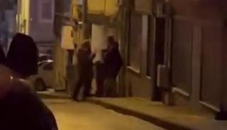 Komşuların &ccedil;&ouml;p bidonu tartışması kameraya yansıdı