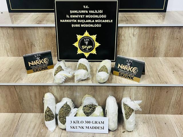 Şanlıurfa'da uyuşturucu operasyonunda yakalanan 2 ş&uuml;pheliden biri tutuklandı