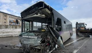 Y&uuml;ksekova&rsquo;da 18 kişinin yaralandığı kazanın g&ouml;r&uuml;nt&uuml;leri ortaya &ccedil;ıktı