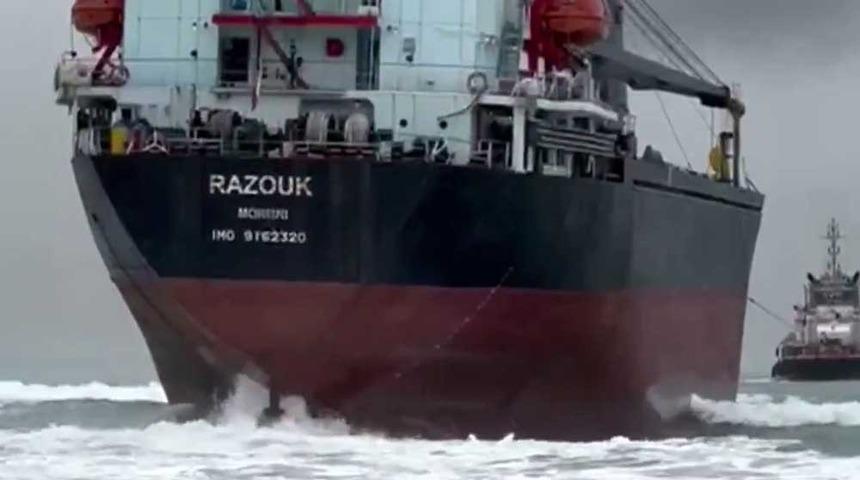 Sarıyer&rsquo;de karaya oturan gemi kurtarıldı