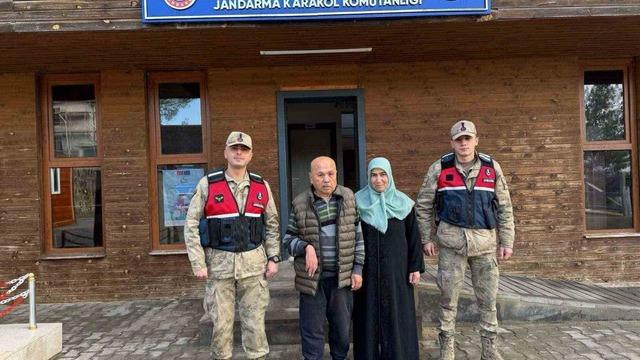 Alzheimer hastası yaşlı adam jandarma ekiplerince bulundu