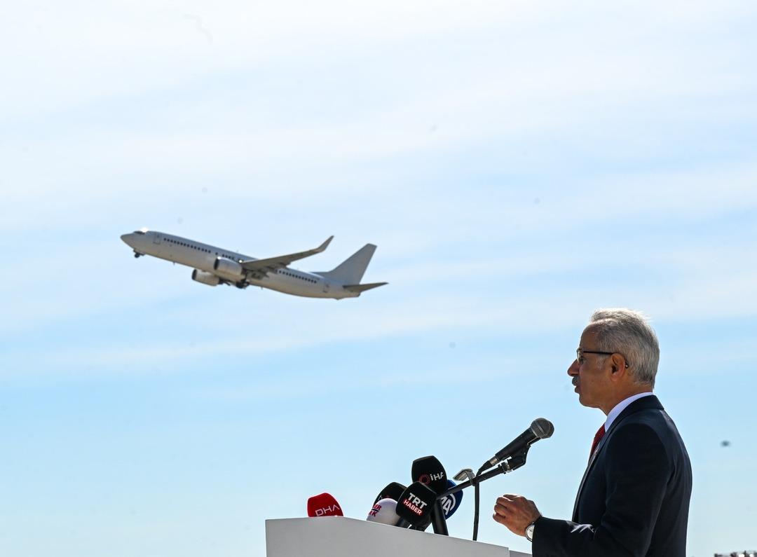 Bakan Uraloğlu rakamları a&ccedil;ıkladı:  Ocakta havalimanlarında 17,8 milyon yolcu  1