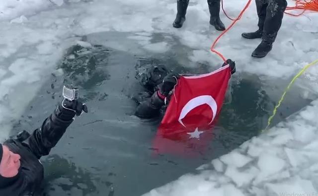 &Ccedil;ıldır G&ouml;l&uuml;&rsquo;nde 6 Şubat depremi anısına dalış yaptılar 1