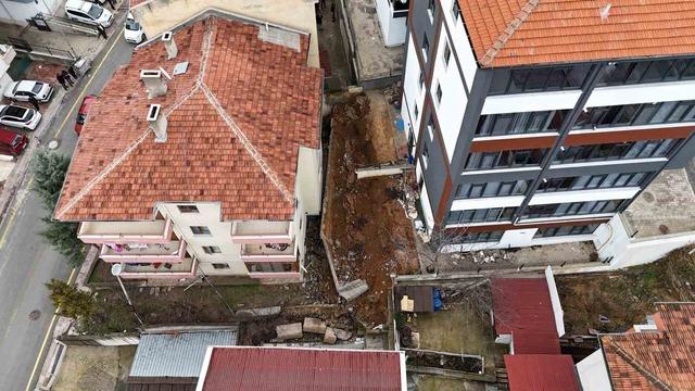 Ankara&rsquo;da istinat duvarı yıkıldı: 5 apartman boşaltıldı 6