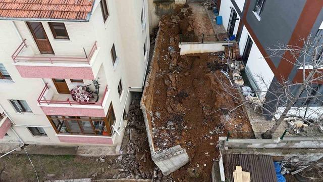 Ankara’da istinat duvarı yıkıldı: 5 apartman boşaltıldı