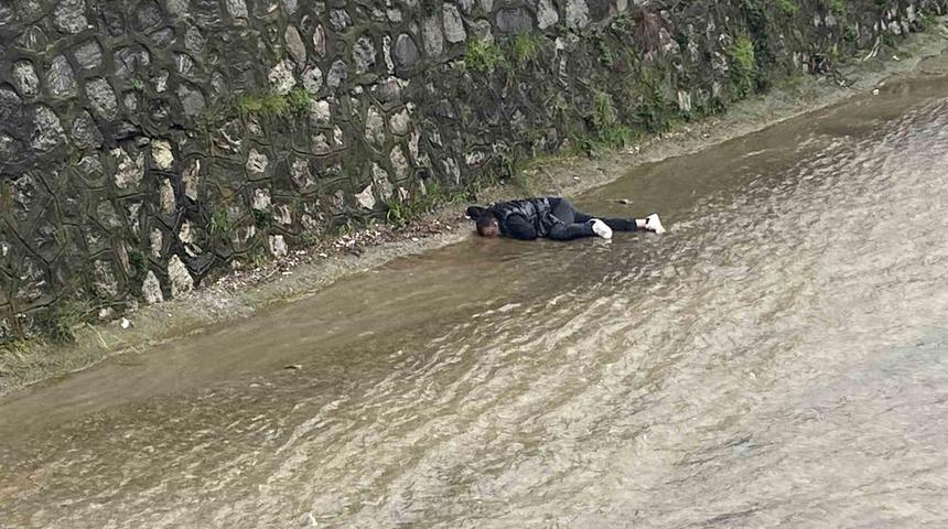 Bursa&rsquo;da dereye d&uuml;şen adam kalp masajıyla hayata d&ouml;nd&uuml;r&uuml;ld&uuml;