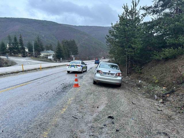 Hafta sonu tatili i&ccedil;in yoldalardı! Kastamonu da ailenin bulunduğu ara&ccedil; kaza yaptı 4