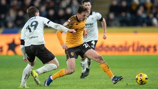 Maç durdu: Taraftar tezahürat yağmuruna tuttu! Sahada sincap paniği