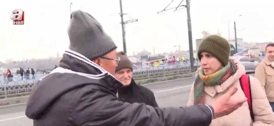 Galata da balık&ccedil;ıya aktivist hareket: Bir kova balığı hi&ccedil; etti! 4