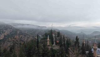 Belekoma Kalesi ve Şeyh Edebali T&uuml;rbesi&rsquo;nde sis etkili oldu