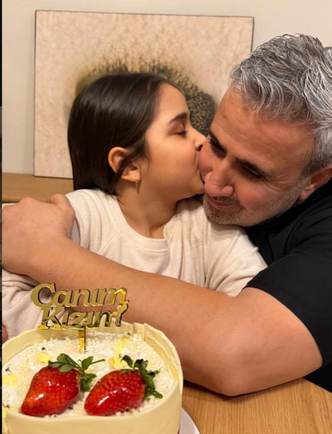 Emrah &ccedil;ocuklarıyla ilgili yorumlara kızdı! "Ahlaksızca..." 2