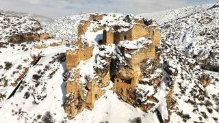 Hurman Kalesi karla birlikte mest etti