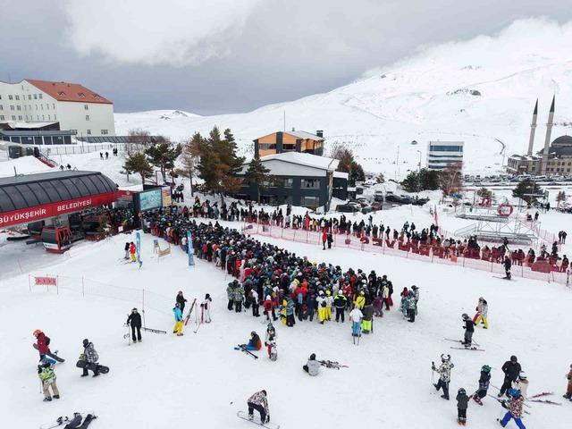 Erciyes&rsquo;te hafta sonu yoğunluğu 3