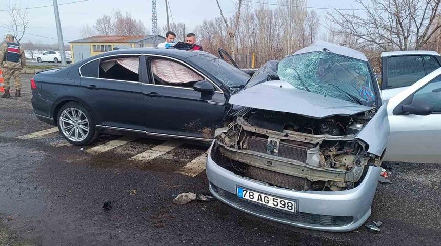 Bing&ouml;l&rsquo;de feci kaza: 1 &ouml;l&uuml;, 4 yaralı