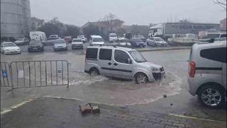 Sağanak yağış hayatı olumsuz etkiledi