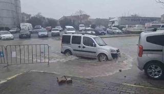 Sağanak yağış hayatı olumsuz etkiledi