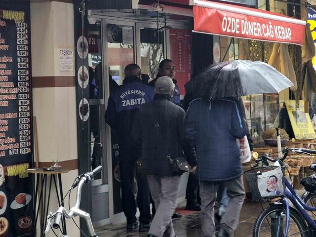 Sağanak yağış kentte etkisini g&ouml;sterdi 1